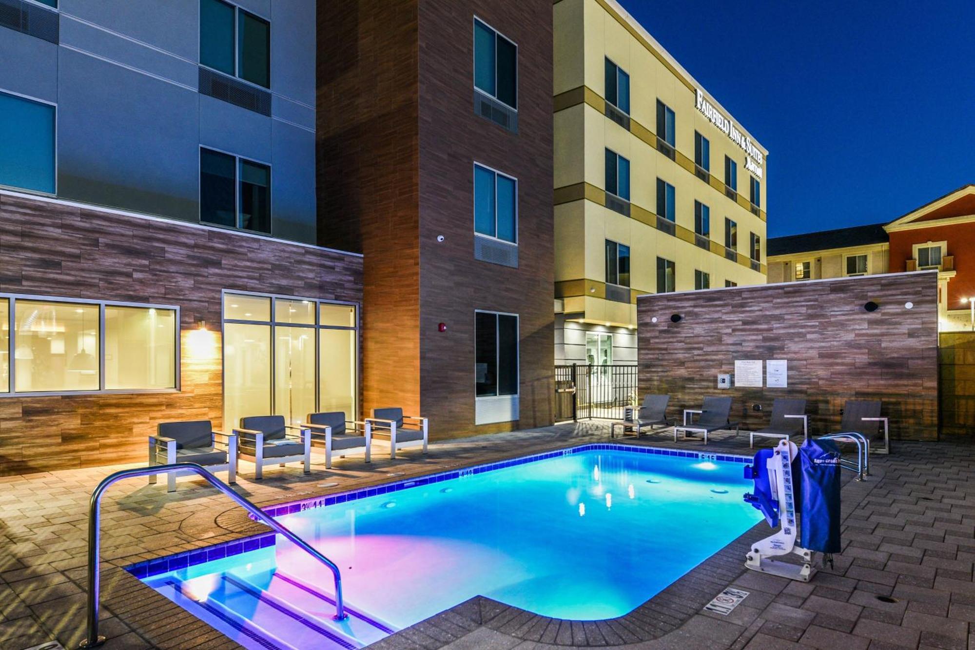 Fairfield Inn & Suites Ontario Ранчо Кукамонга Екстериор снимка